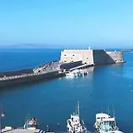 Traveller\'S Nest Apartment Close To Center,Port,Airport