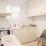 Traveller\'S Nest Apartment Close To Center,Port,Airport